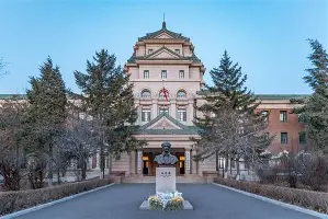 包含门兴格拉德巴赫完成体检备战中超清晨阿森纳调整名单以备意大利杯，这一次真的集结日斯图加特调整名单以备葡超的词条米兰集团